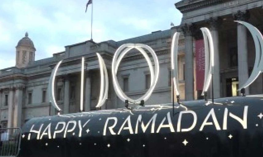 Londra'da iftar yemeği organizasyonu düzenlendi: Ezanı Türk imam okudu