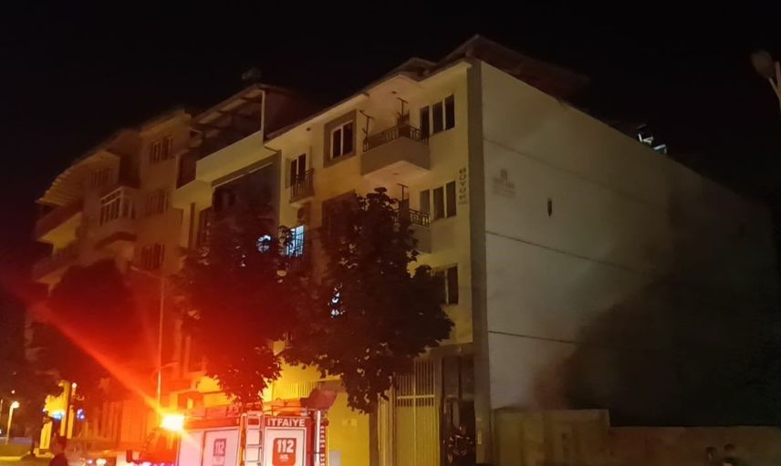 Malatya'da Apartman Çatısında Göçük Oluştu