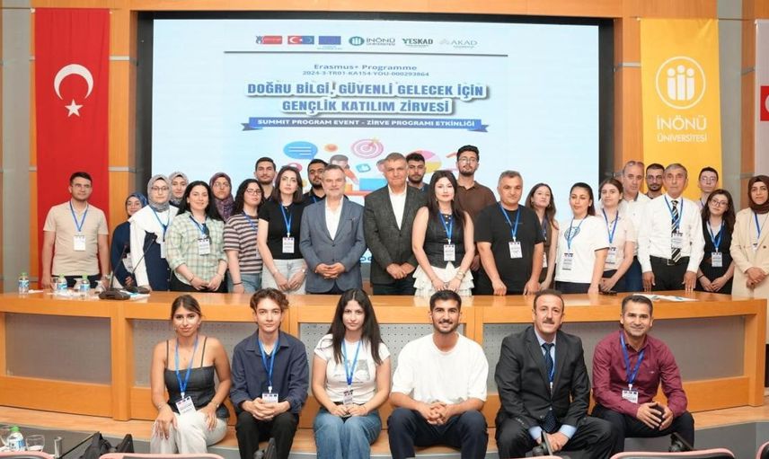 Malatya'da 'Doğru bilgi, güvenli gelecek' zirvesi gerçekleştirildi