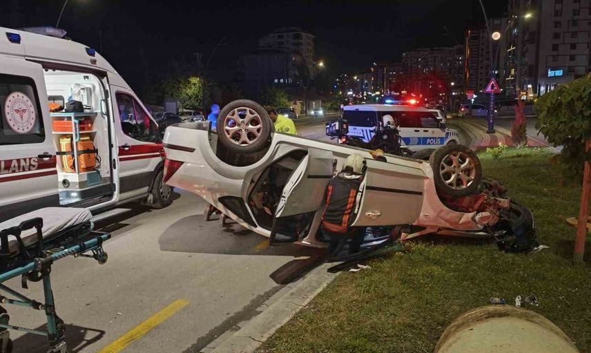 Malatya'da kontrolden çıkan otomobil devrildi: 2 yaralı