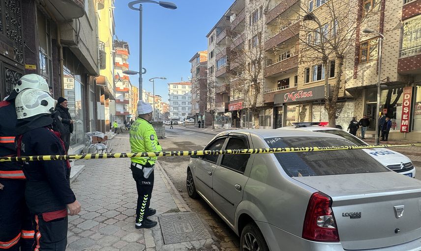 Malatya'da yaşanan deprem sonrası cadde trafiğe kapatıldı