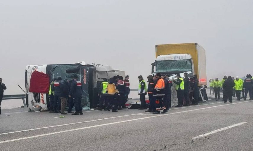 Malatya’da yolcu otobüsü devrildi: Çok sayıda ölü ve yaralı var