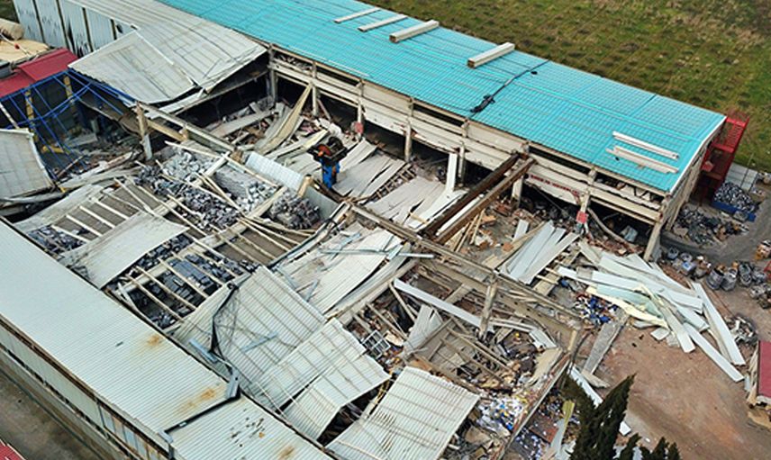 Malatya’daki deprem sonrası Kahramanmaraş’ta fabrika yıkıldı! Ölü ve yaralılar var