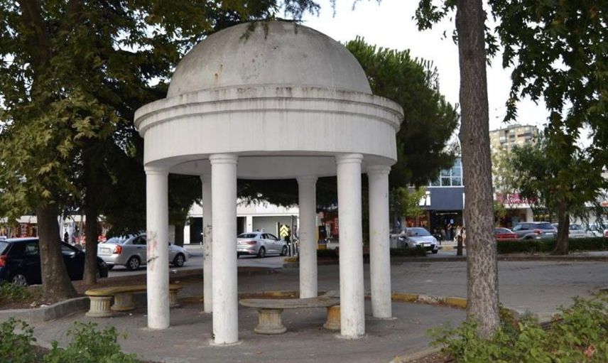 Maltepe'de otopark alanında kalan Bakireler Tapınağı görenleri şaşkına çeviriyor