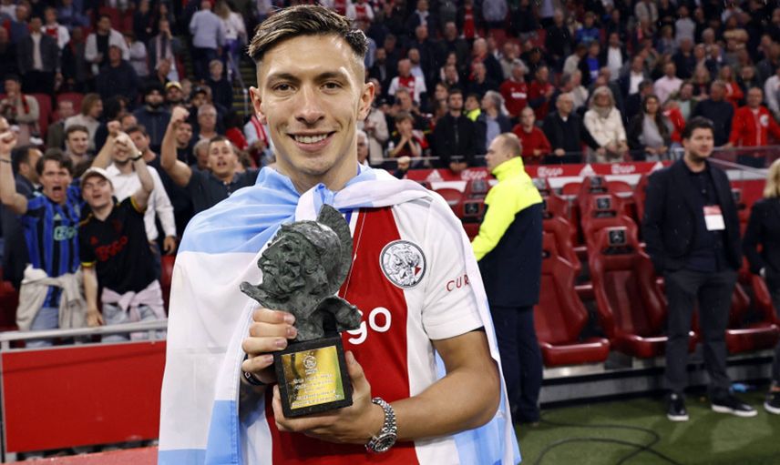 Manchester United Lisandro Martinez'i transfer ettiğini duyurdu!