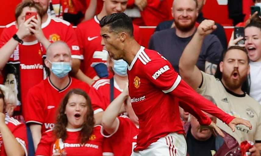 Manchester Unitedlı Cristiano Ronaldo futbol tarihinin en golcü ismi oldu!