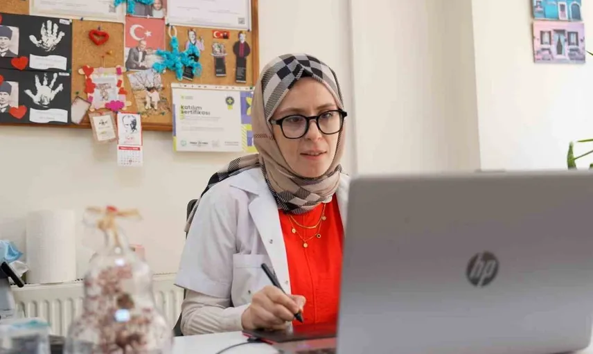 Manisa Büyükşehir Belediyesi online eğitim ile öğrencileri geleceğe hazırlıyor