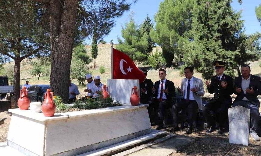 Manisa'da 15 Temmuz ruhu meydanlara taştı