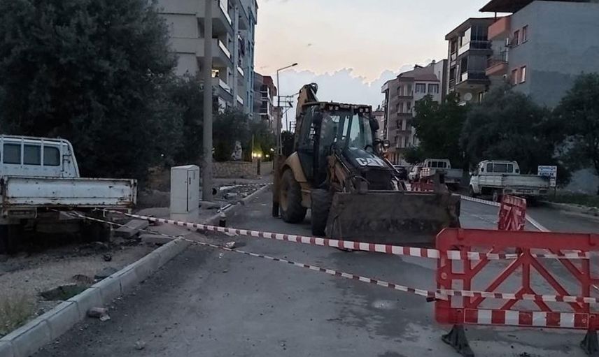 Manisa’da Bir Çocuk Elektrik Direğinin Altında Kalarak Can Verdi