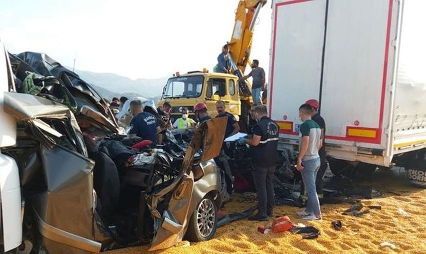 Manisa'da Feci Kaza: 3 Ölü, 5 Yaralı