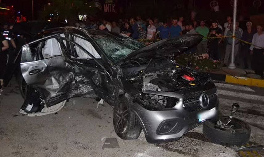 Manisa'da korkunç trafik kazası! Araçlar adeta tuzla buz oldu