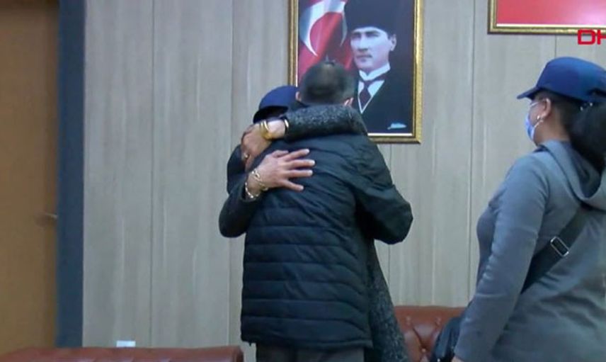 Mardin'de 2 Aile PKK'nın Elindem Kaçan Evlatlarına Sarıldı