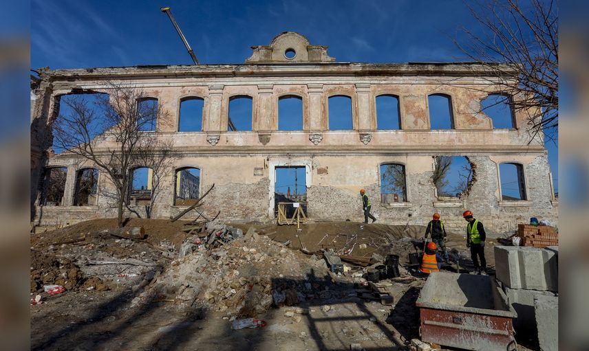 Mariupol yeniden inşa ediliyor: Savaşın harabeye çevirdiği kentteki restorasyon çalışmaları hız kesmiyor