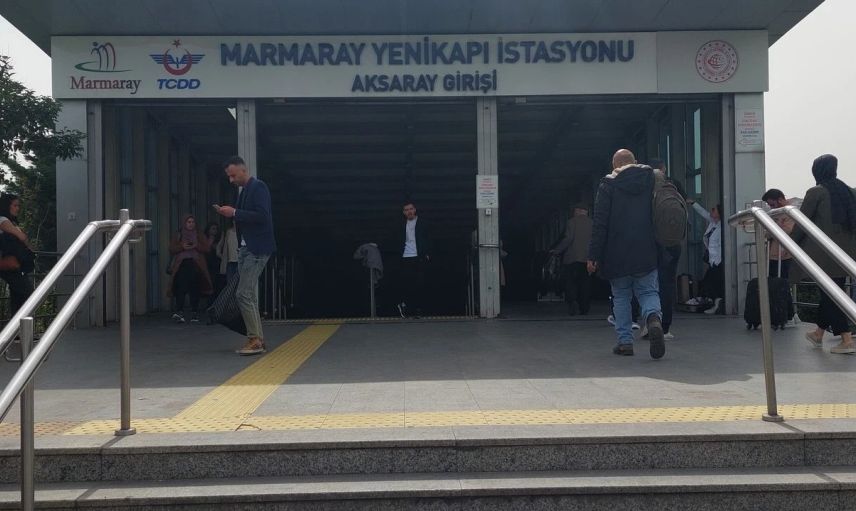 Marmaray'da bir kişi intihar etti