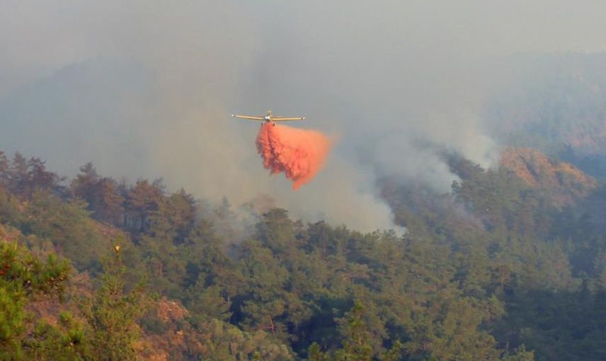 Marmaris yanıyor! 20 helikopter, 14 uçak ile söndürme çalışmaları havadan devam ediyor
