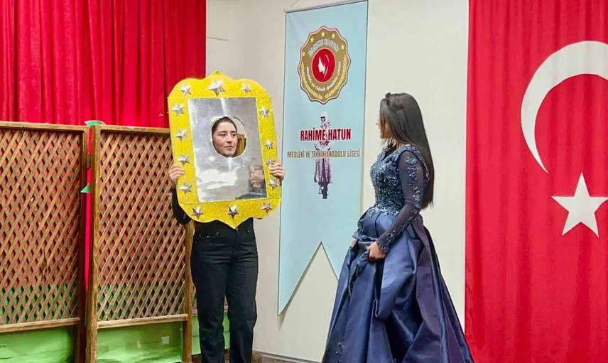 Masallar Sahnede can buldu: Meslek Liselilerden Eğlenceli Gösteri