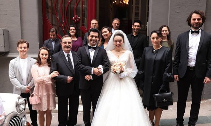 Masumlar Apartmanı dizisinin güzel oyuncusu sessiz sedasız evlendi: İlk yorum Ezgi Mola’dan geldi