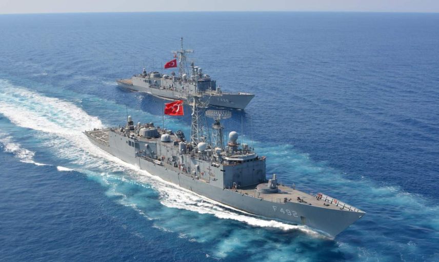 Mavi vatanda sahne artık onlarda: Cin şişeden çıktı