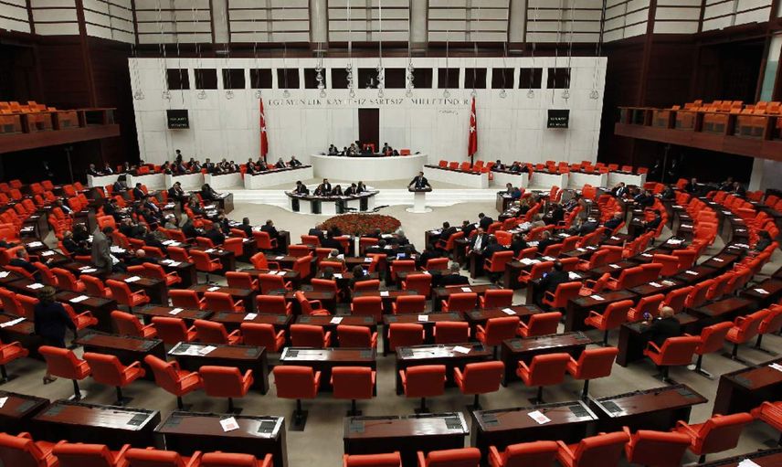 Meclis deprem sonrası yeniden mesaide: Gündemde kritik konular var