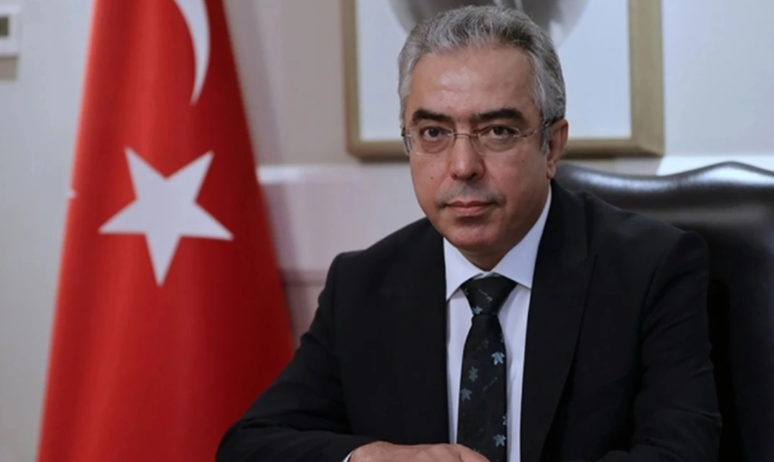 Mehmet Uçum'dan 'Türkçe' çıkışı