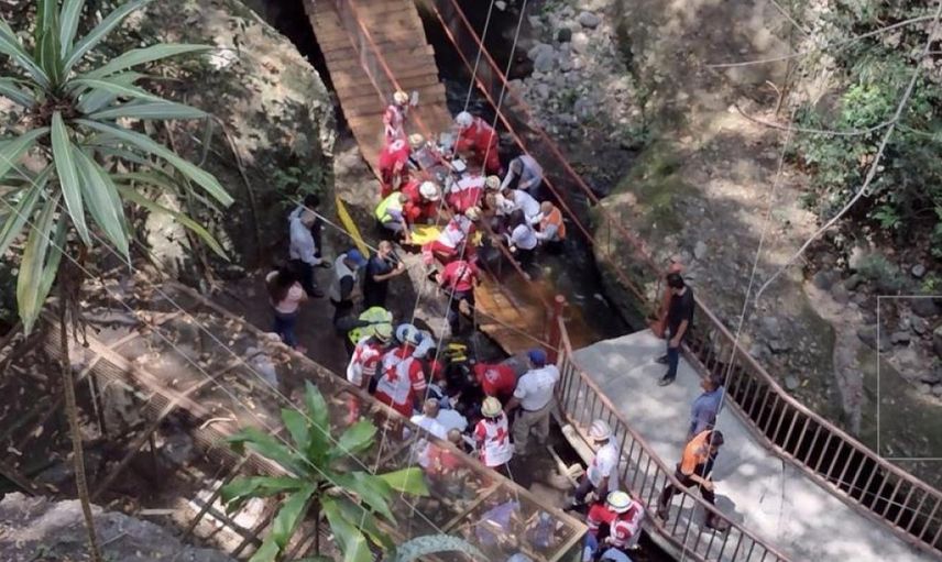 Meksika'da kabus dolu anlar! Belediye başkanı dahil 25 yarılı var!