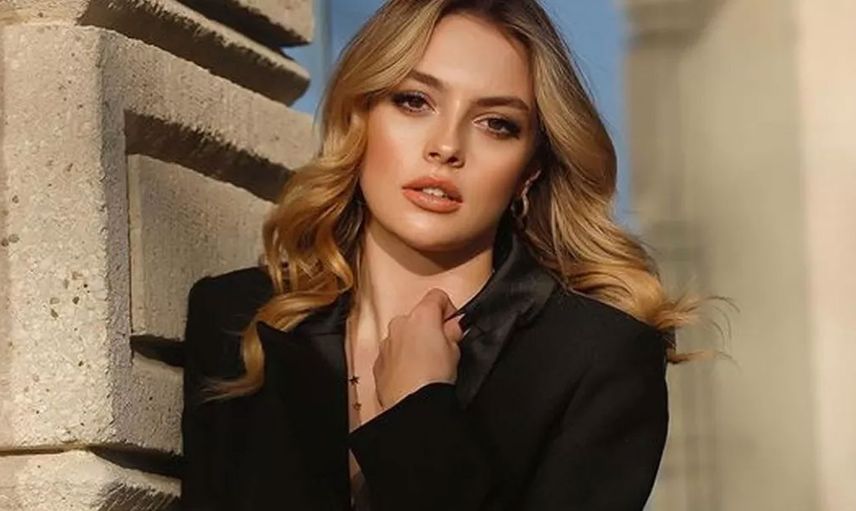 Melis Sezen cesur pozlarıyla sosyal medyayı salladı! Fotoğrafındaki iç çamaşırı detayına takipçilerinden yorum yağdı