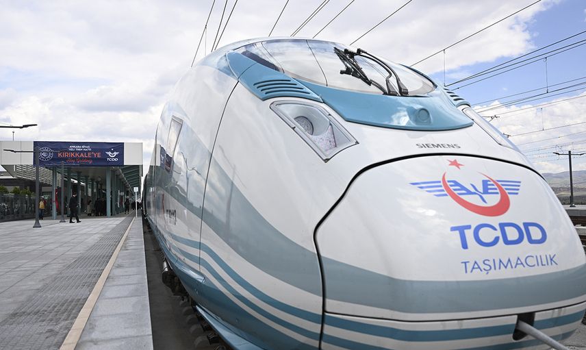 Merakla beklenen Ankara-Sivas Hızlı Treni ilk seferini gerçekleştirdi