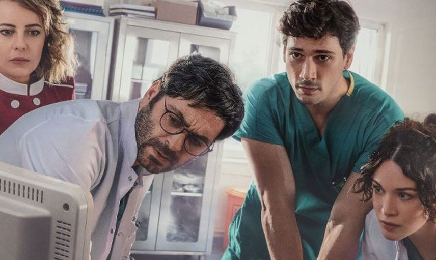Merakla beklenen Kasaba Doktoru dizisinin galasına ilgi büyük oldu