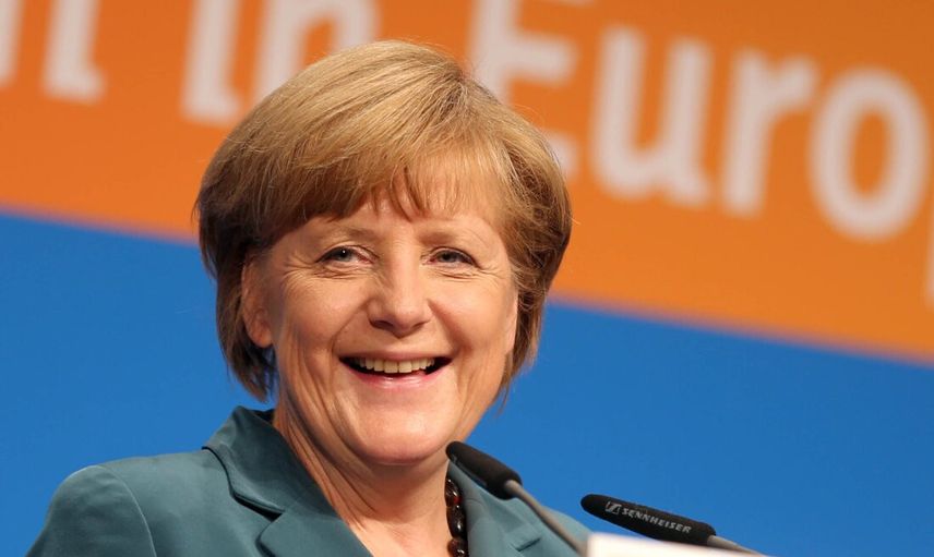 Merkel'den 2 Türk'e teşekkür