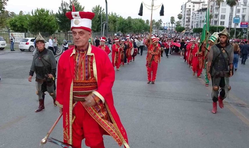 Mersin’de 15 Temmuz yürüyüşü düzenlendi, demokrasi nöbeti tutuldu