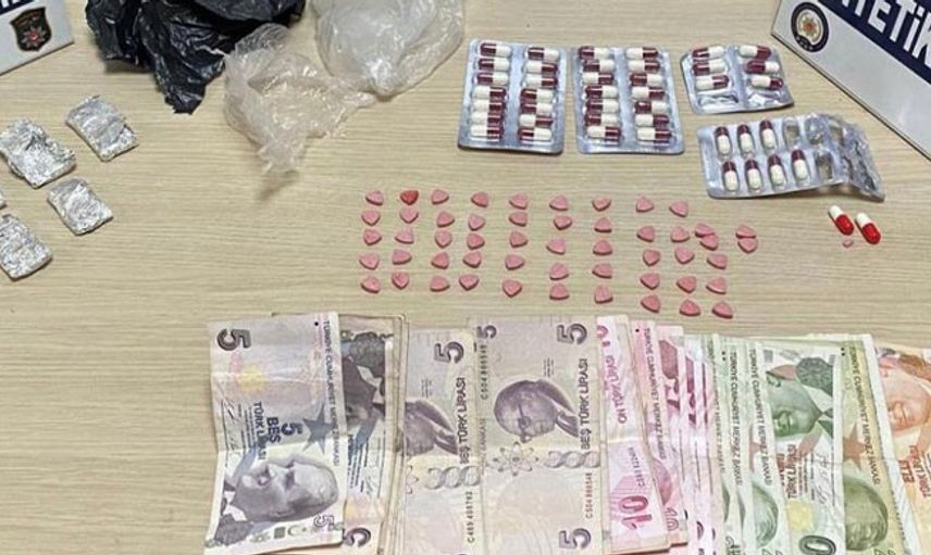 Mersin’de Bir Takside Bulunan 4 Zanlıdan Uyuşturucu Çıktı