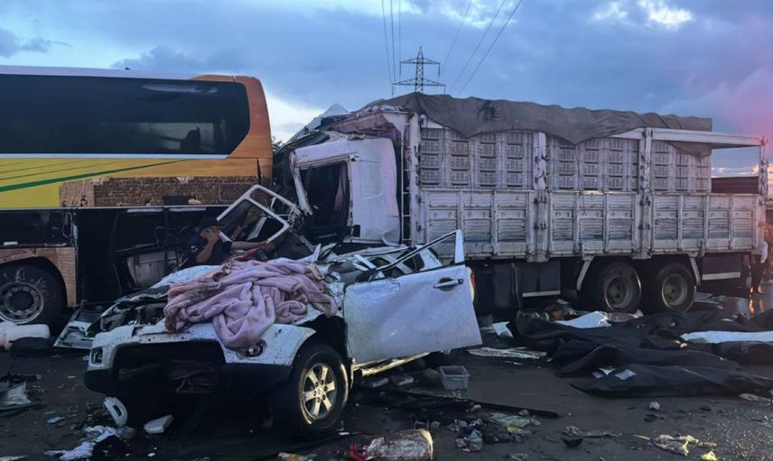 Mersin’de katliam gibi zincirleme kaza: Çok sayıda ölü ve yaralı var