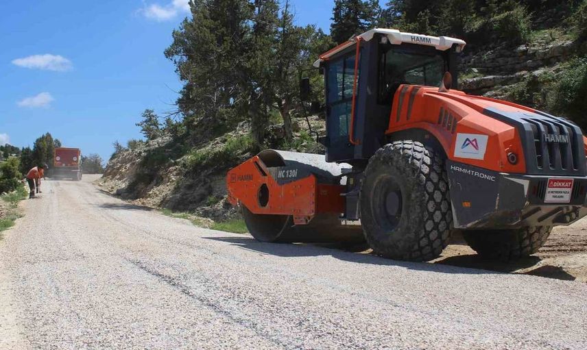 Mersin'de kırsal ulaşımı rahatlatan asfalt çalışması tamamlandı
