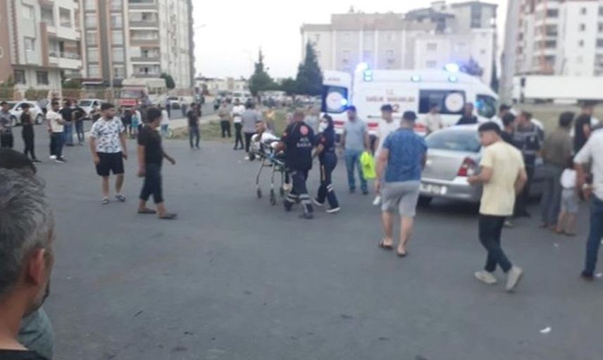 Mersin'de pazarcılar arasında çıkan kavga, silahlı saldırıya dönüştü! 1'i çocuk 10 kişi yaralandı!