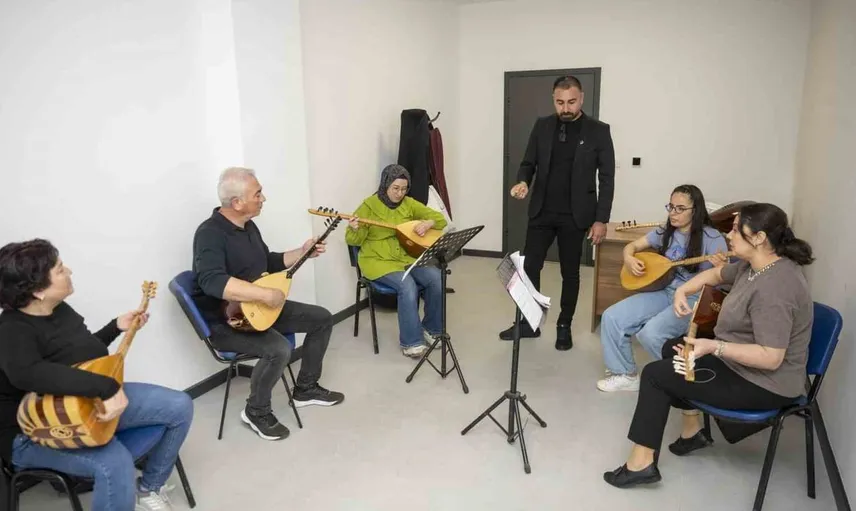 Mersin'de Ücretsiz Müzik Kursları Sezonu Sona Ermek Üzere