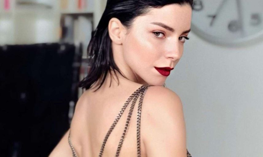 Merve Boluğur mini etekli pozunu paylaştı Instagram alev aldı