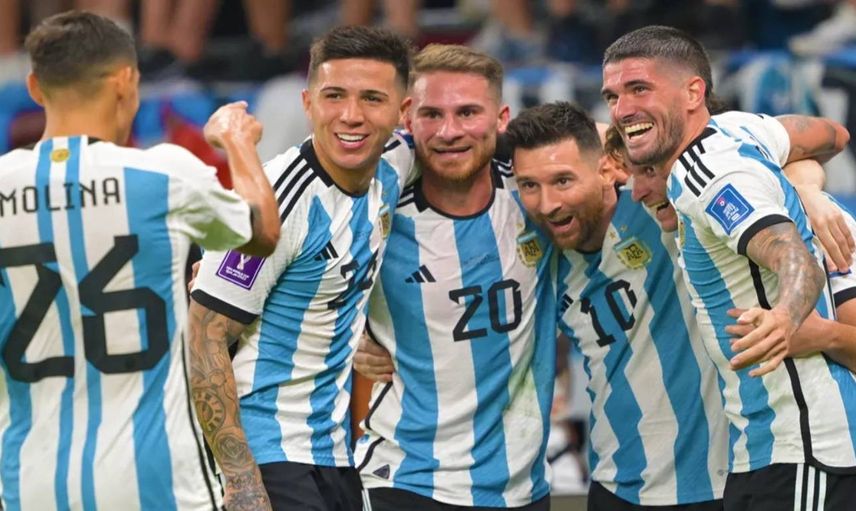 Messi tarihe geçti: Arjantin adını çeyrek finale yazdırdı