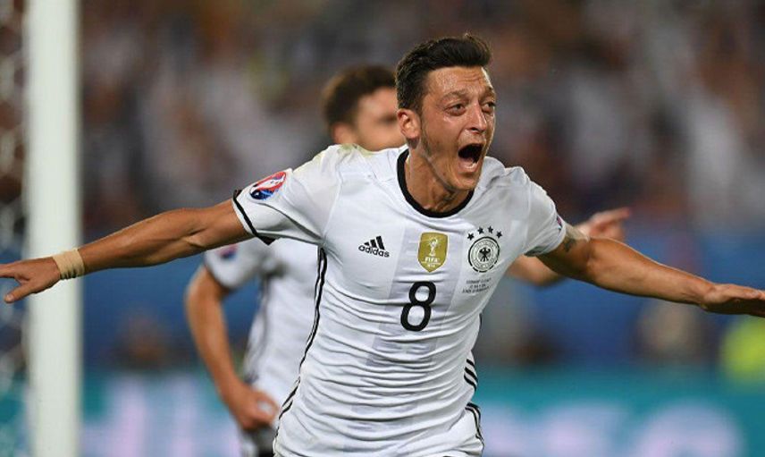 Mesut Özil, Fenerbahçe'de 6 Senedir Kırılamayan Pas Rekorunun Kırdı