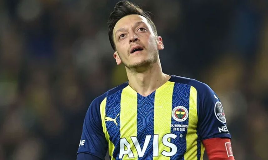 Mesut Özil yaptığı açıklamada Fenerbahçe'den başka bir takıma transfer olmak istemediğini duyurdu!
