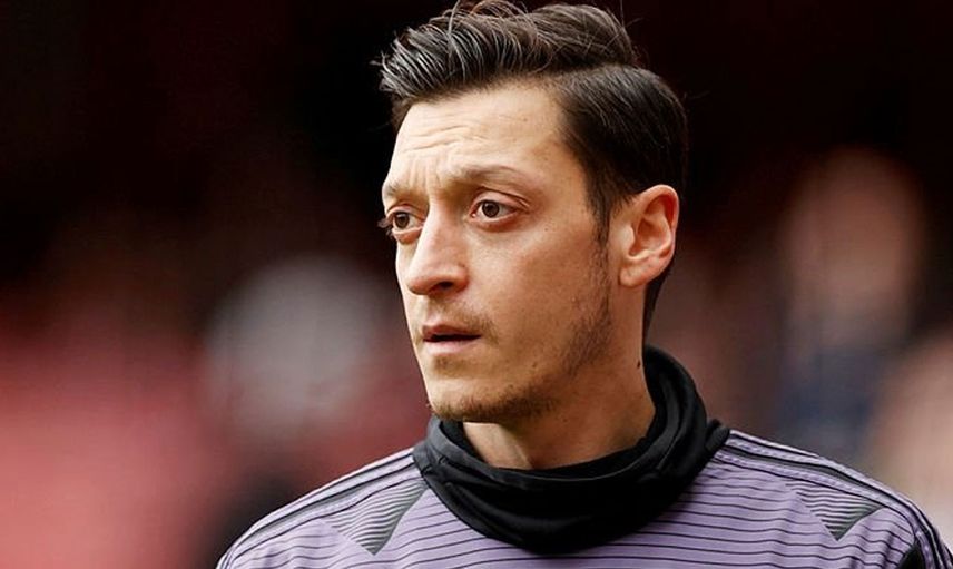Mesut Özil’den hayranlarını üzen haber: Futbolu bıraktığını açıkladı