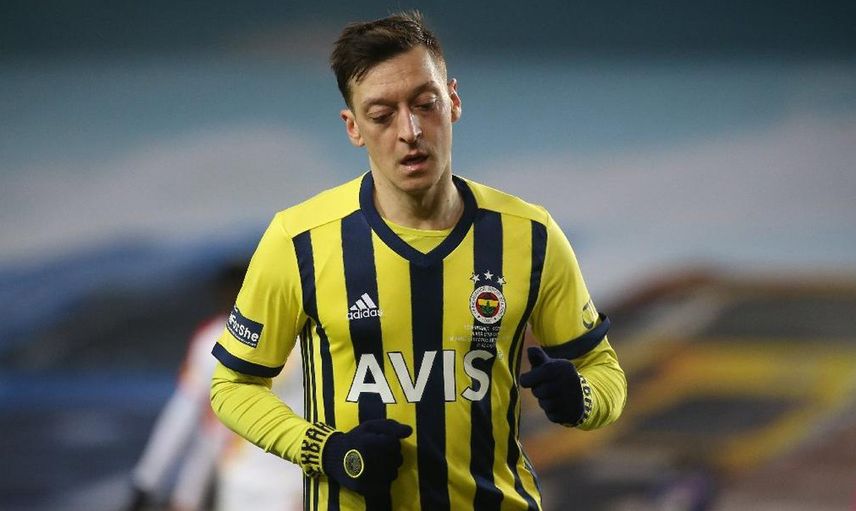 Mesut Özil'den Takım Arkadaşlarıyla Kritik Toplantı!
