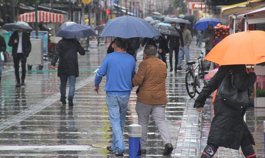 Meteoroloji bayramda yola çıkacakları uyardı: Kuvvetli yağış geliyor, 19 ili etkisi altına alacak