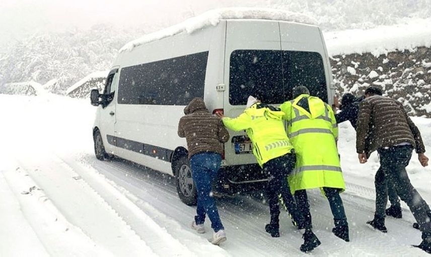 Meteoroloji Genel Müdürlüğü 24 Ocak Hava Tahmin Raporunu Açıkladı: Zorunlu Olmadıkça Dışarı Çıkmayalım!