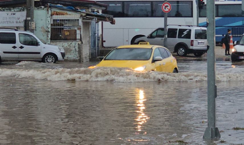 Meteoroloji'den Kritik Uyarı: Karadeniz ve Akdeniz'de Şiddetli Yağışlar, İstanbul'da Hafta Sonu Sağanak
