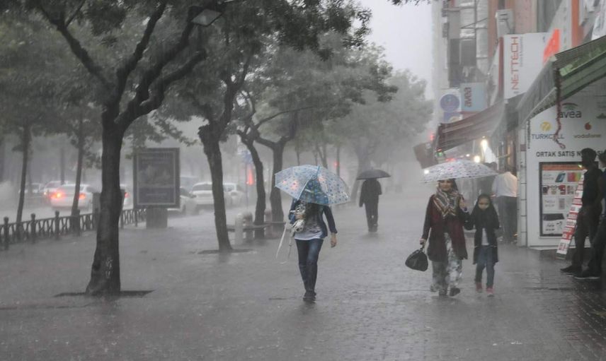 Meteoroloji saat vererek uyardı: 6 bölgede sağanak yağış