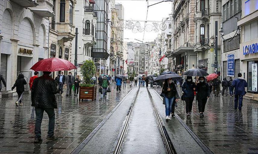 Meteoroloji saat vererek uyardı: Türkiye sağanak yağış ve kara teslim olacak