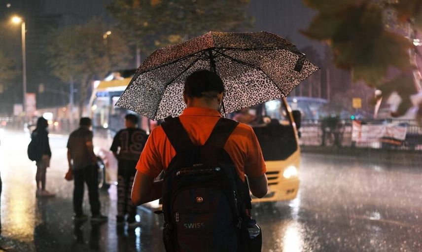 Meteoroloji sağanak yağışlı ve fırtınalı bölgeleri duyurdu: 12 il için sarı kodlu uyarı