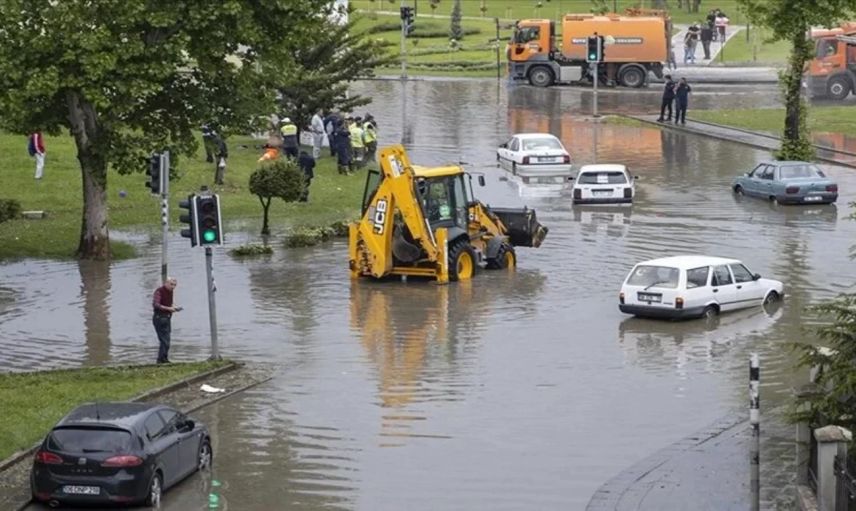 Meteoroloji uyardı: İstanbul, Ankara ve İzmir sel ve su baskınlarına karşı dikkatli olun!