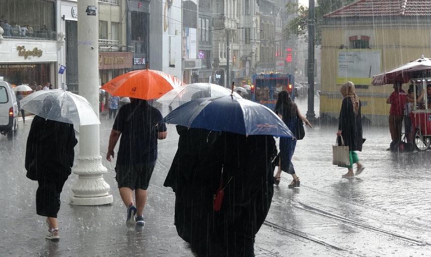 Meteoroloji yeni haritayı paylaştı: Kuvvetli sağanak yağış o saatlerde etkili olacak