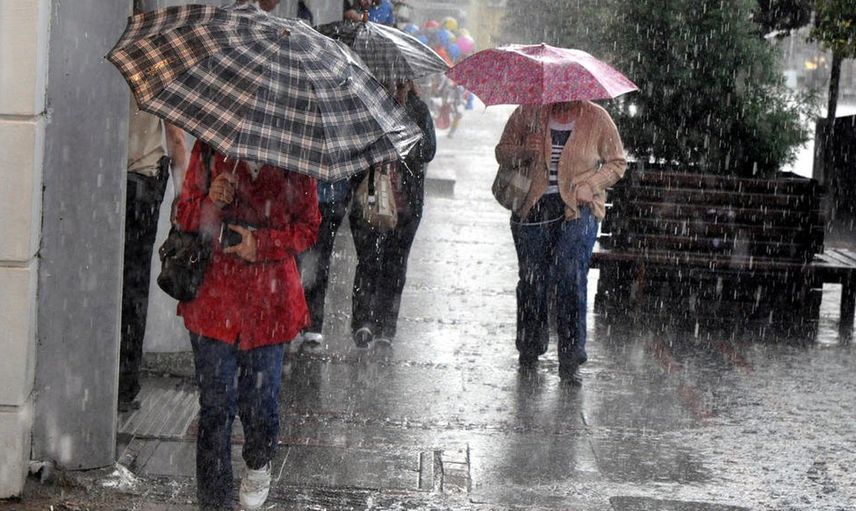Meteorolojiden 10 kent için sarı kodlu sağanak uyarı: Sel ve su baskınlarına dikkat!